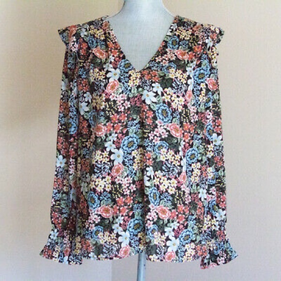 Petite Bouquet Smocked V-Neck Blouse - Picture 2 of 3